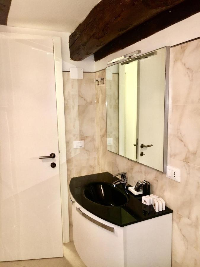 Venice Mirrors エクステリア 写真